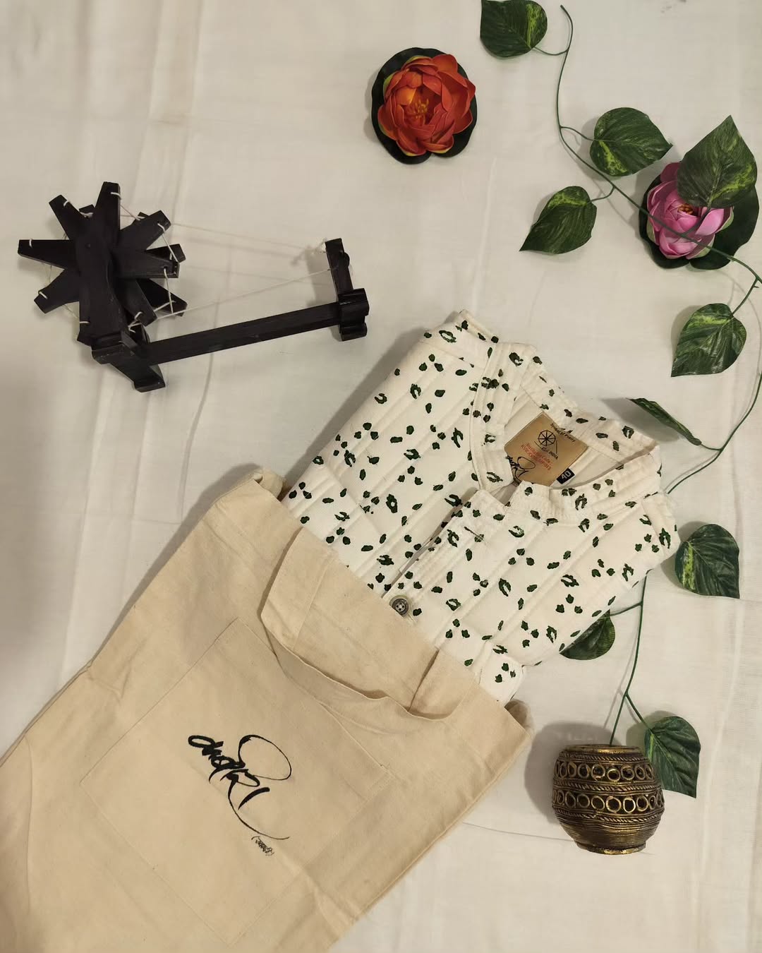 खादी पुरुष जैकेट – सरल डिज़ाइन में गरिमामय लुक