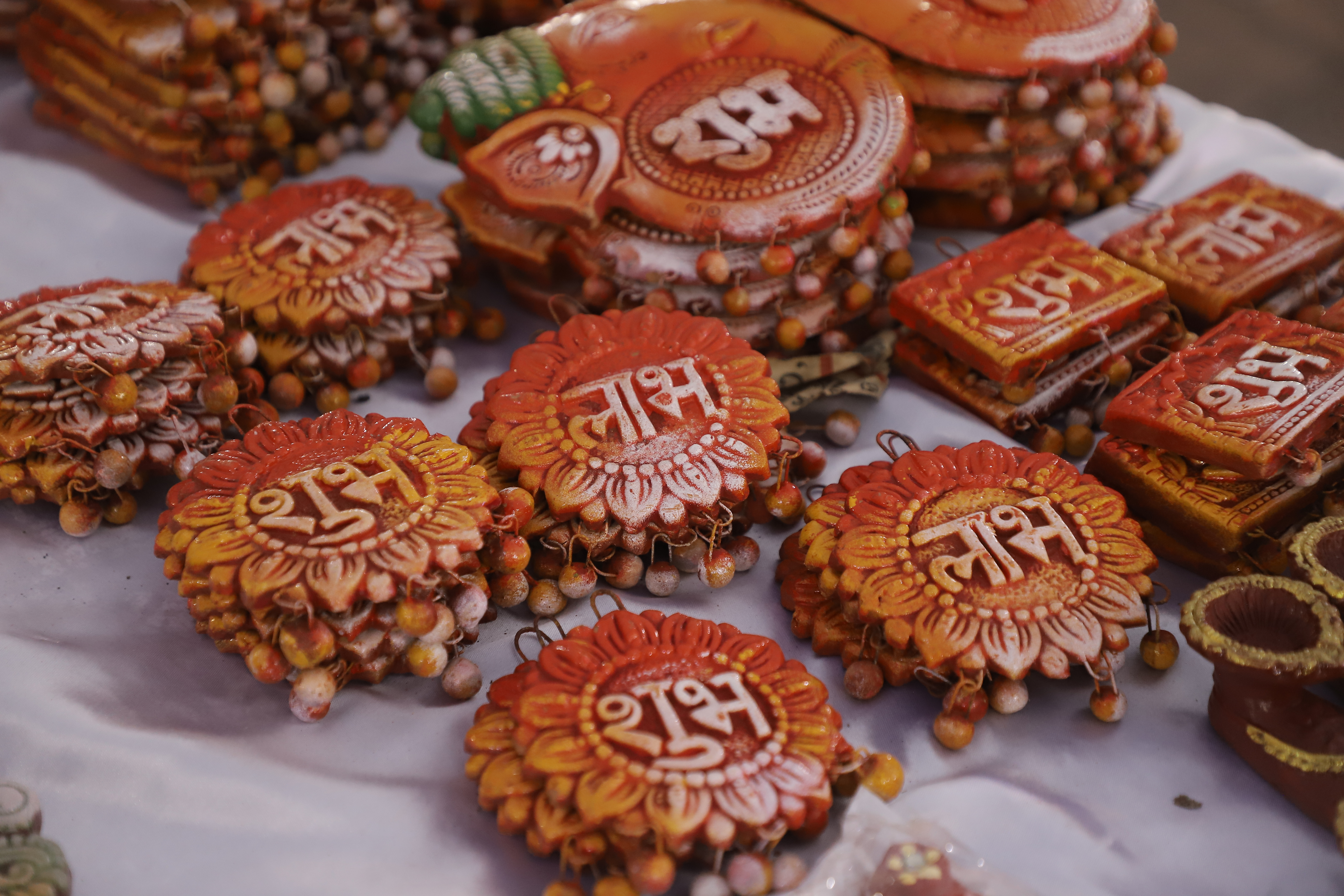 टेराकोटा शुभ-लाभ सजावटी आइटम