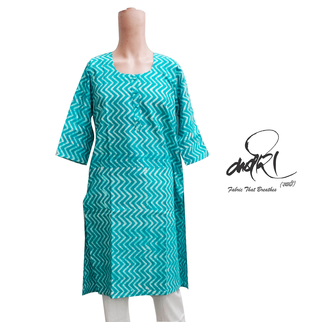 बाटिक प्रिंट लेडीज़ लॉन्ग कुर्ता – सादगी में पारंपरिक पहचान