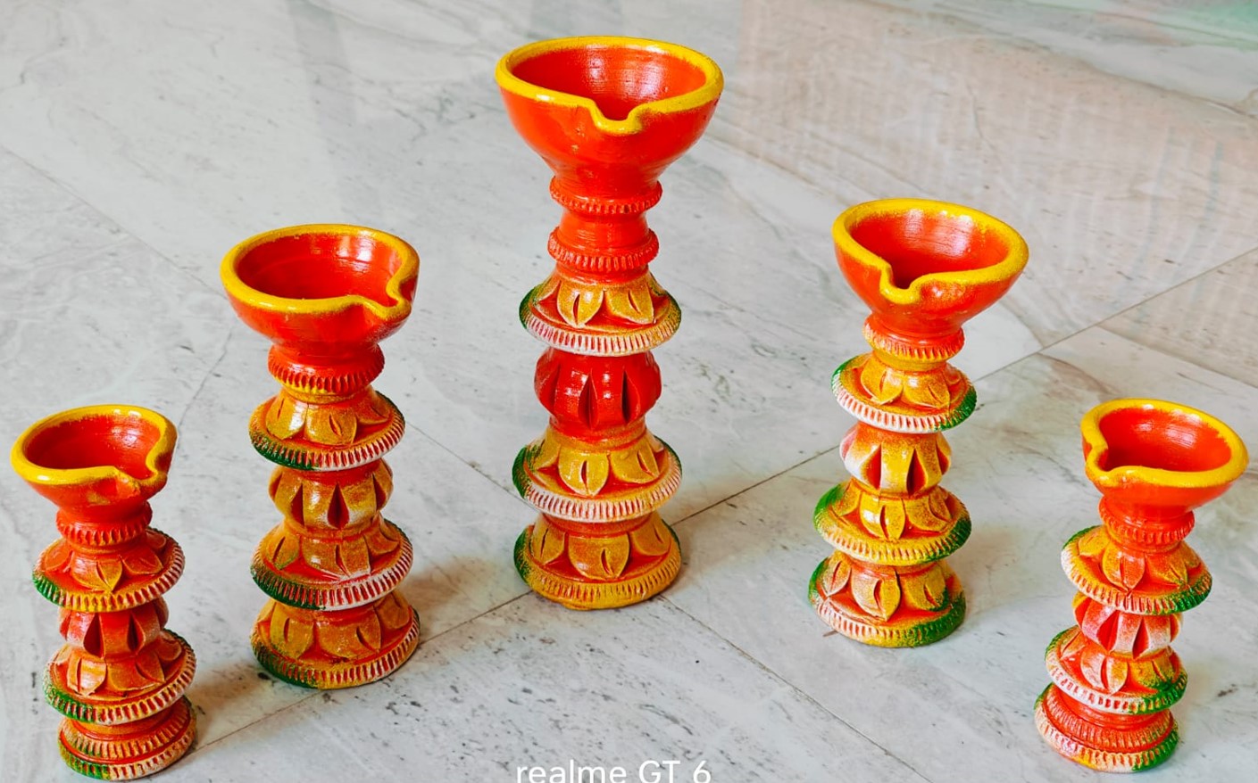 स्टैंड दिए